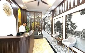 The Queen Hotel & Spa 2